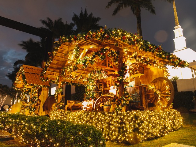 'Vila do Natal' é montada em São Paulo com festival de luzes e música
