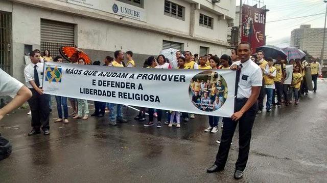 Voluntários Mãos que Ajudam e Missionários marcam desfile do Dia 7 de Setembro