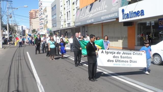 Voluntários Mãos que Ajudam e Missionários marcam desfile do Dia 7 de Setembro