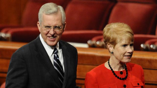 elder-Christofferson-newsbio-GC-Oct-2010-with-wife.JPG
