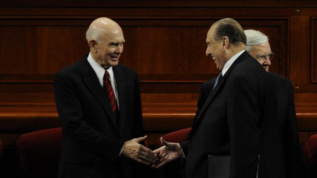 elder-oaks-newsbio-GC-Oct-2010-with-monson.JPG